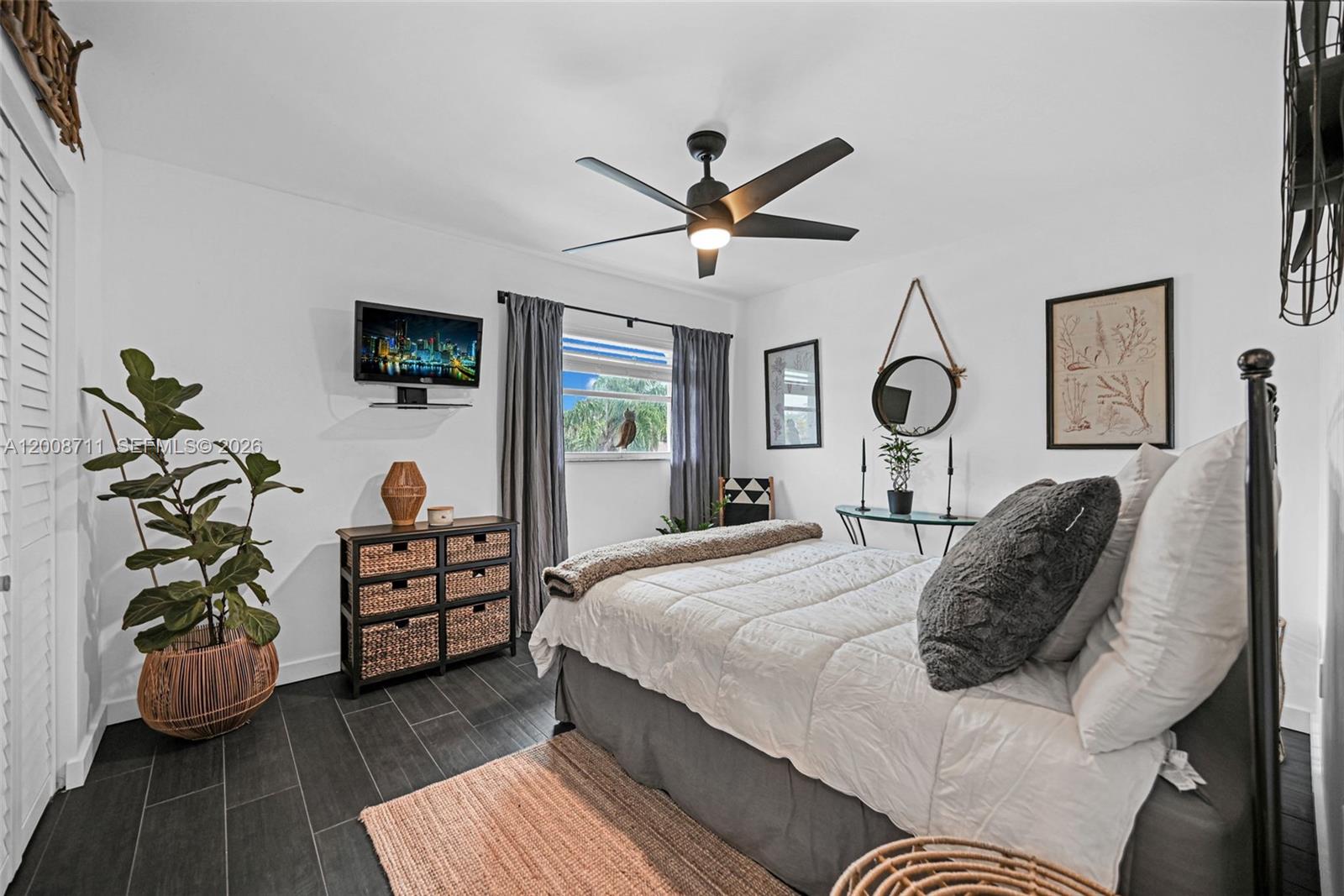 TOWNHOUSE EAST 1 CONDO - Residential