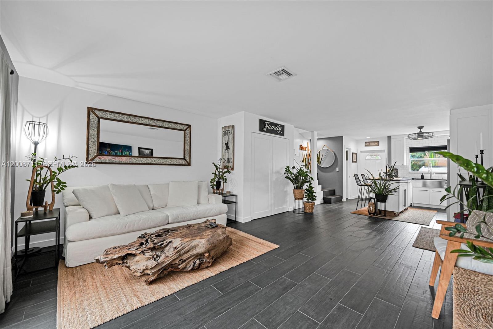 TOWNHOUSE EAST 1 CONDO - Residential