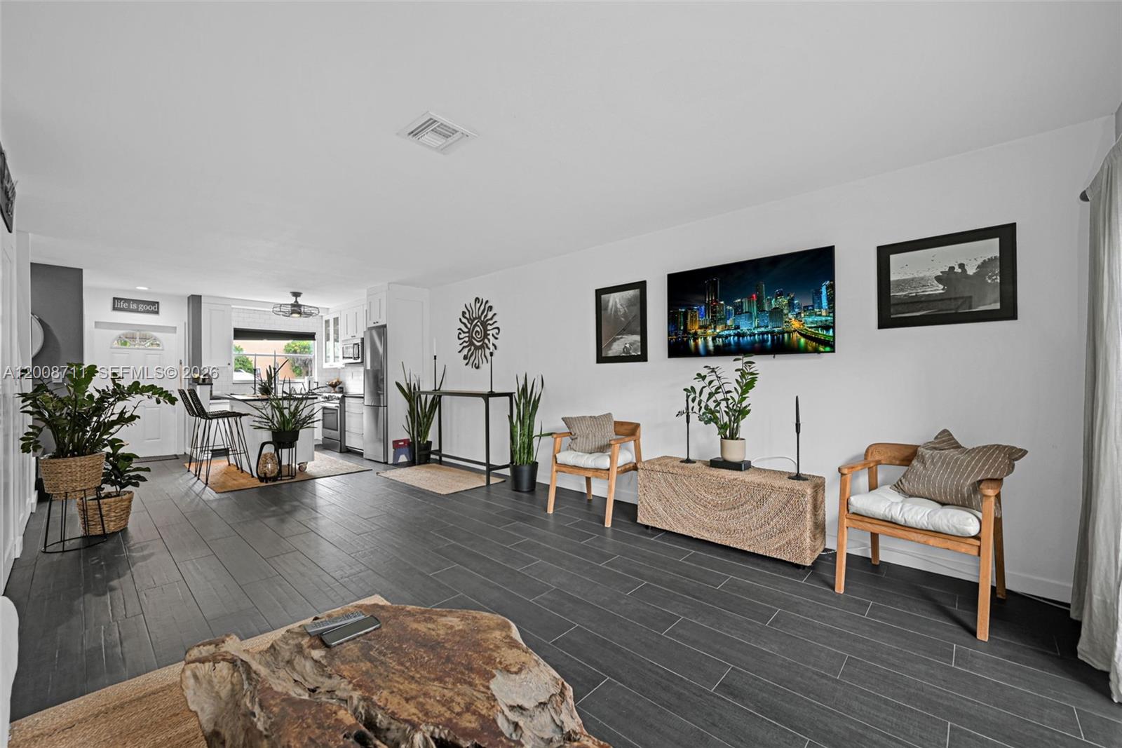 TOWNHOUSE EAST 1 CONDO - Residential