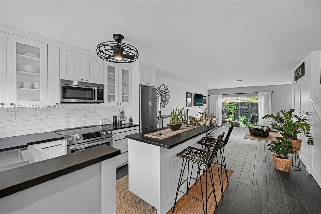 Photo of 450 SE 7th St #210, Dania Beach, FL 33004 (MLS # A12008711)