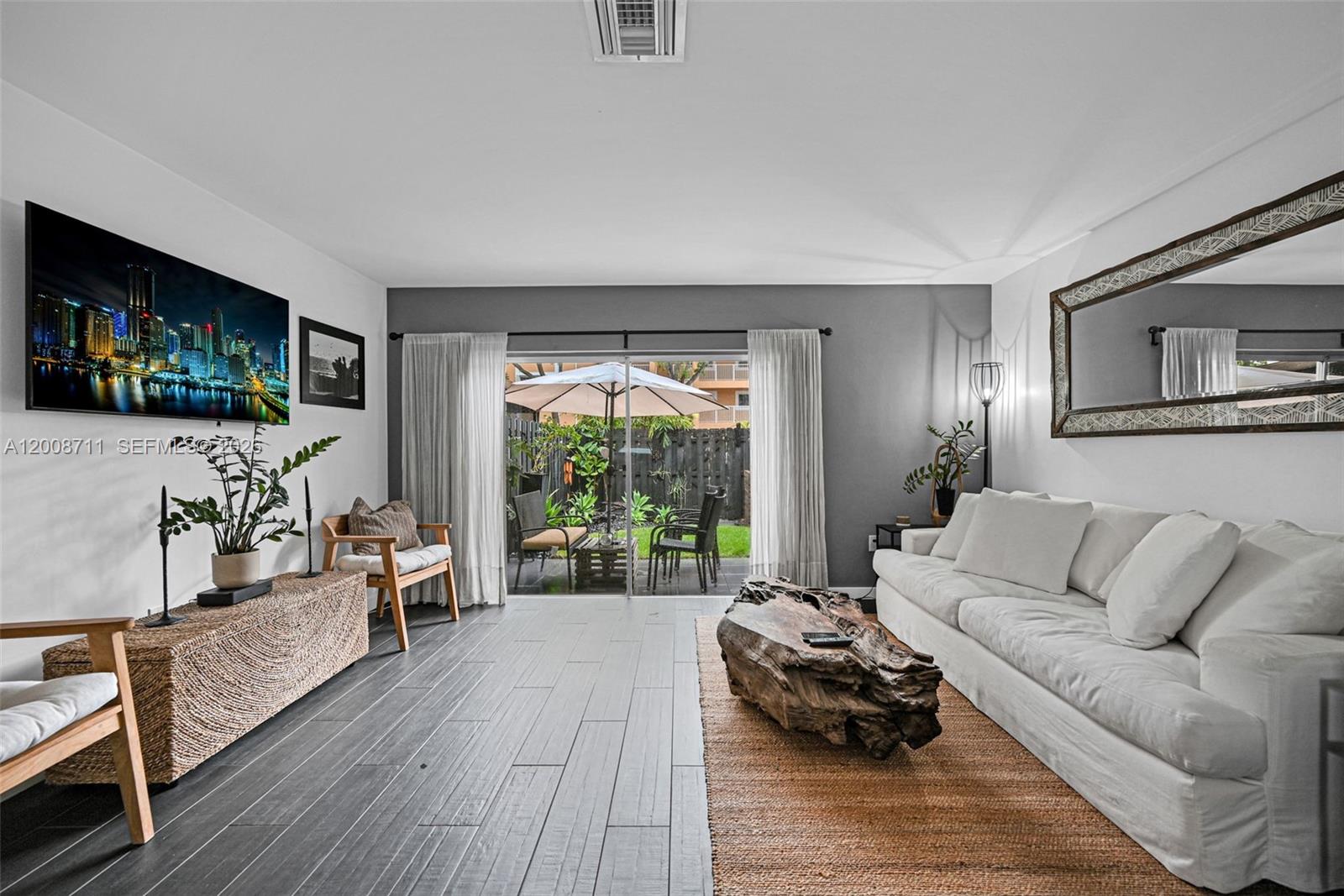 TOWNHOUSE EAST 1 CONDO - Residential