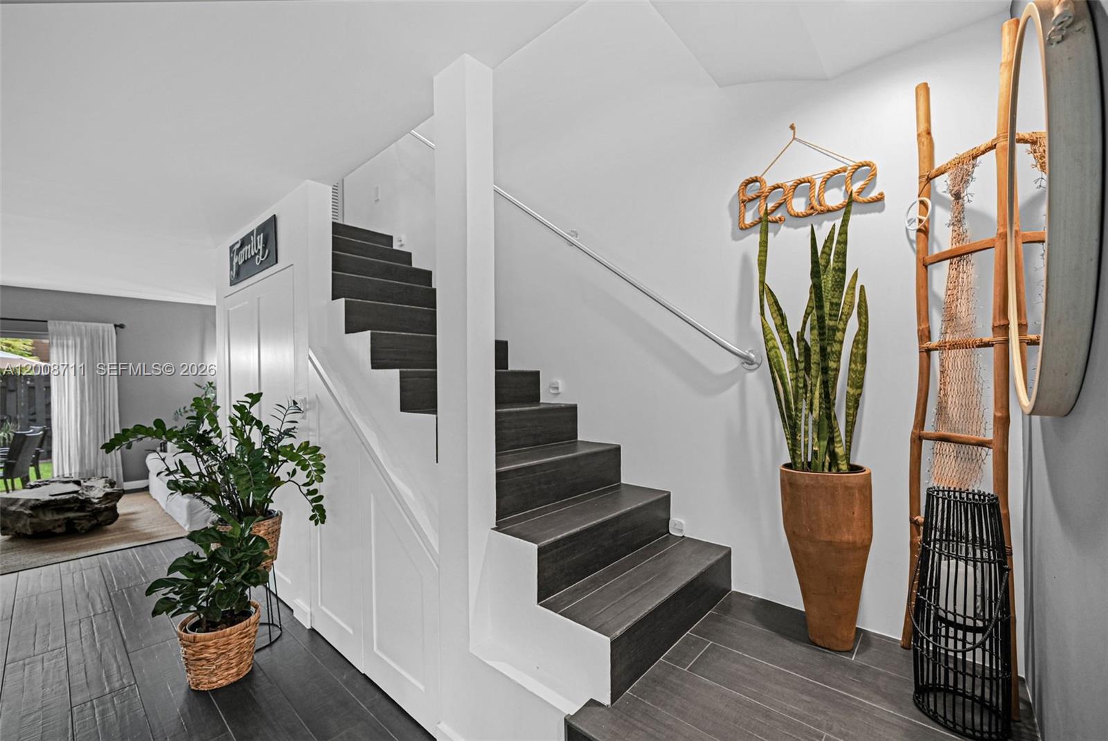 TOWNHOUSE EAST 1 CONDO - Residential