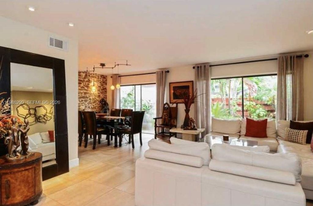 Photo of 2991 Lakewood Ln #329, Hollywood, FL 33021 (MLS # A11986299)