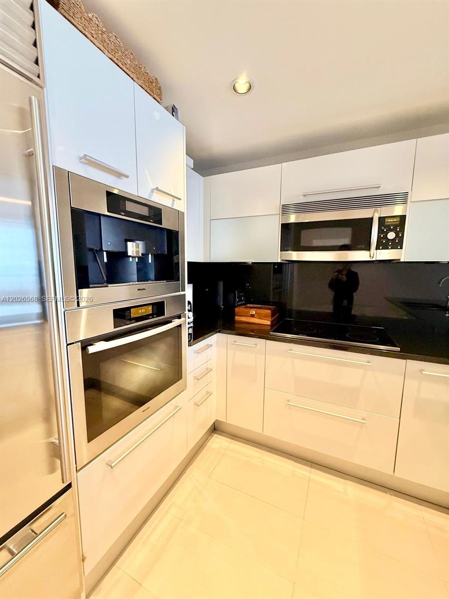 17121 Collins Ave 1207
