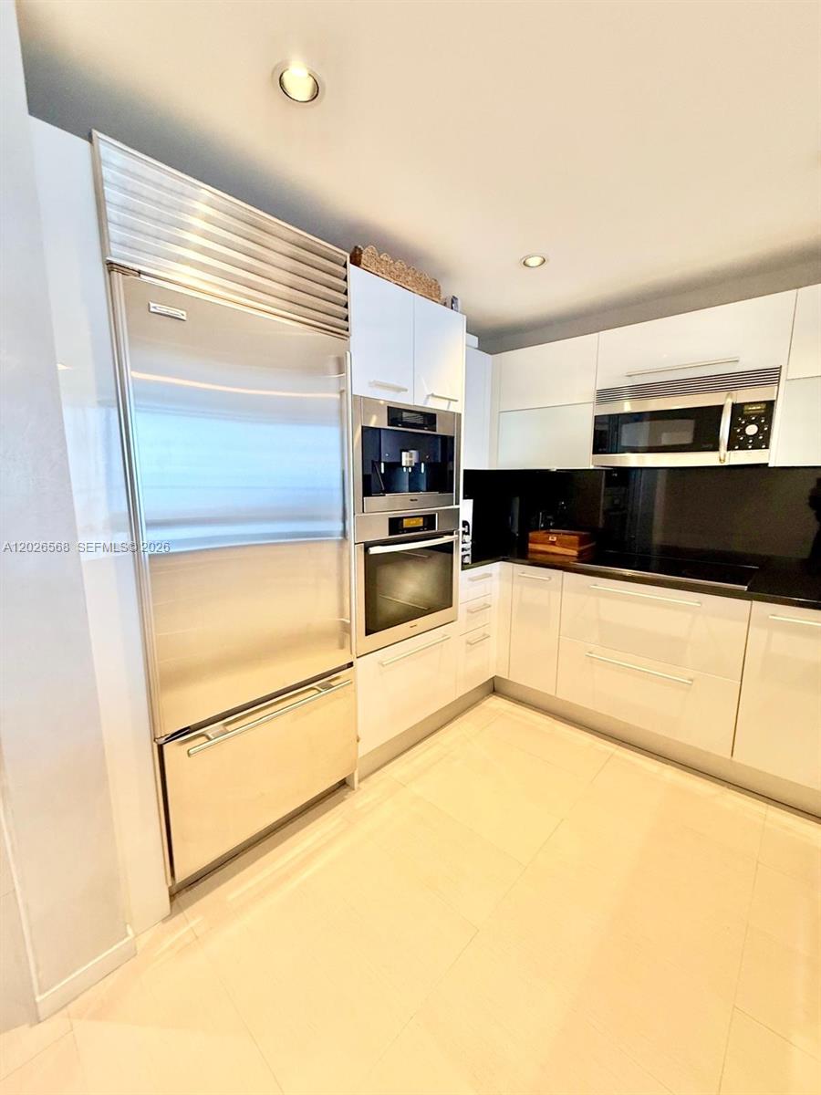 17121 Collins Ave 1207