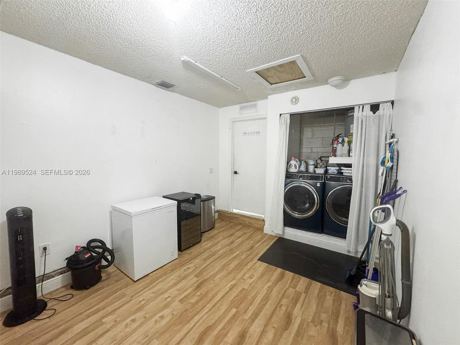 WALNUT PARK SUB - Residential Lease