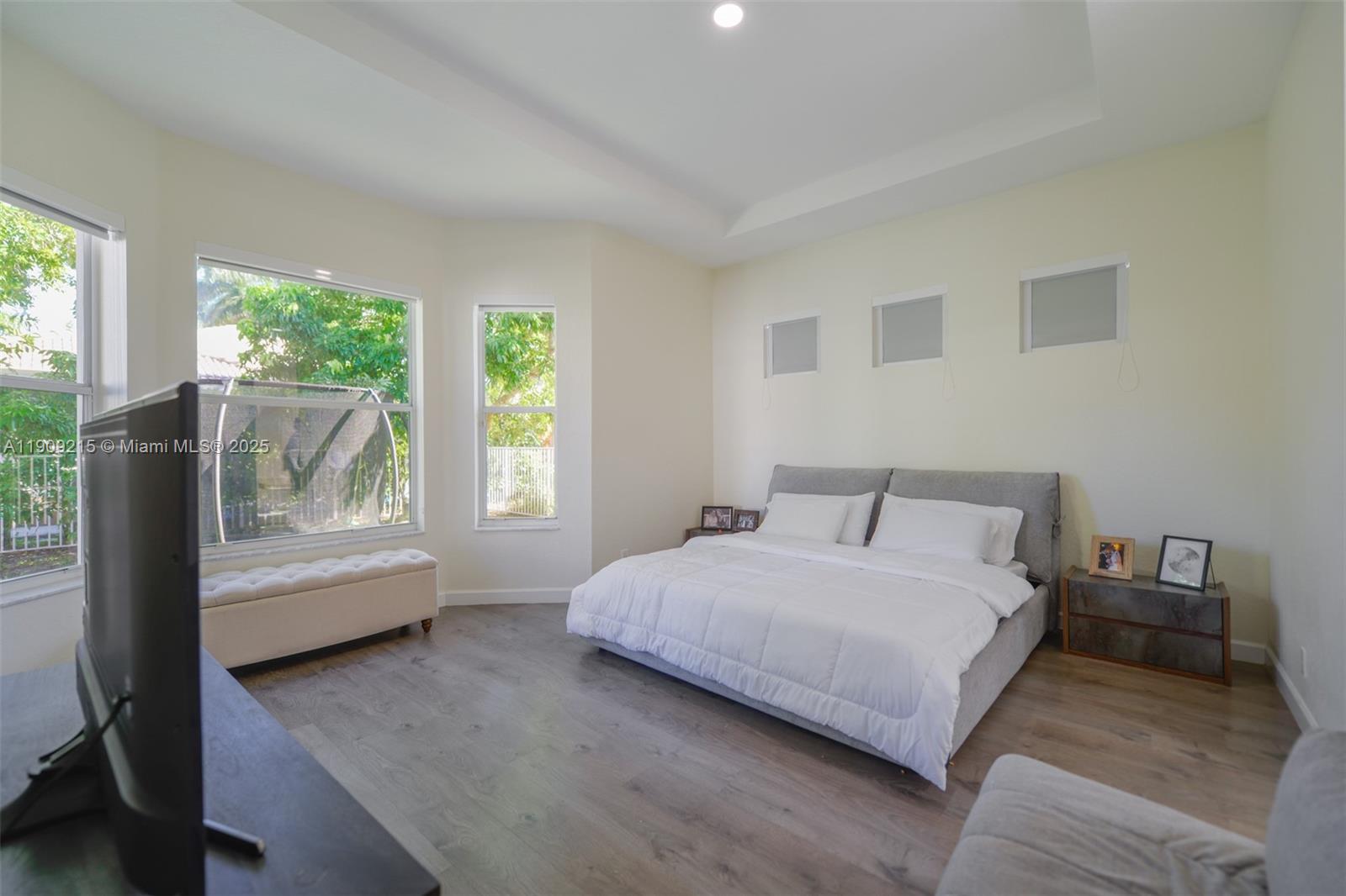 WESTON HILLS - Residential