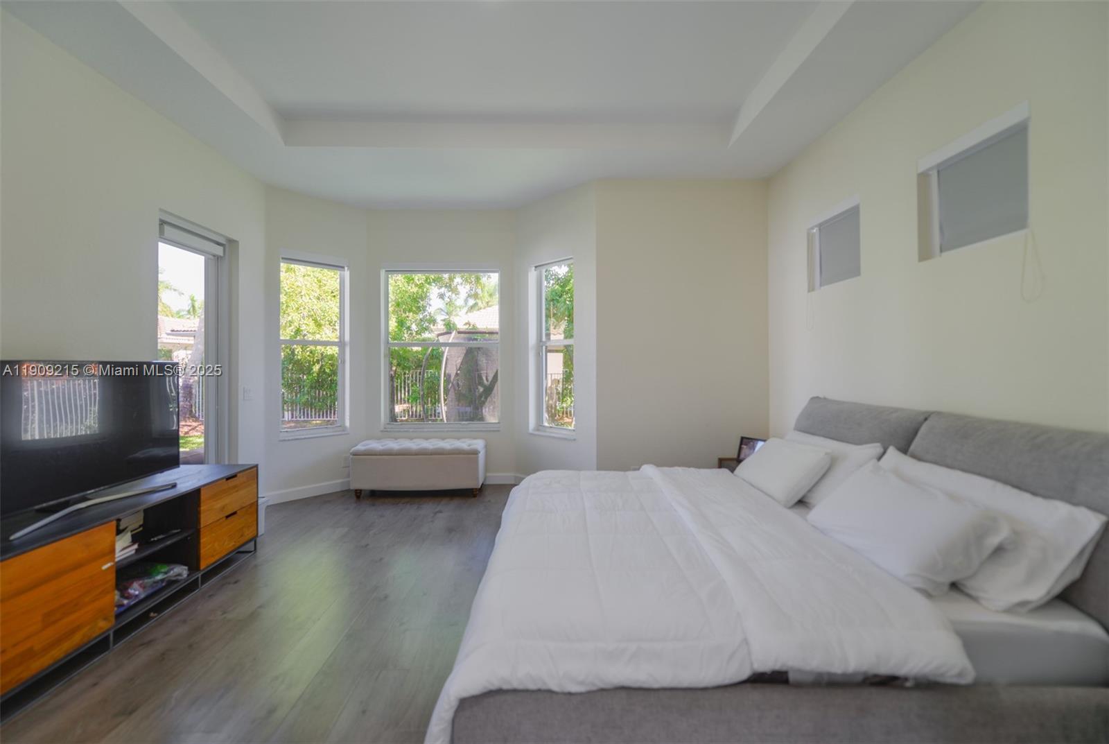 WESTON HILLS - Residential