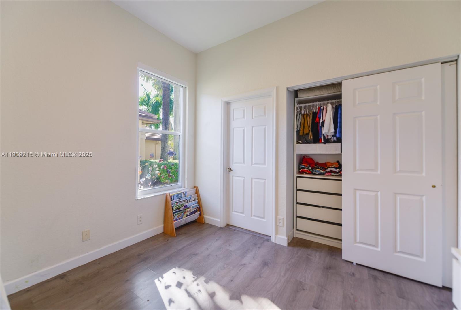 WESTON HILLS - Residential