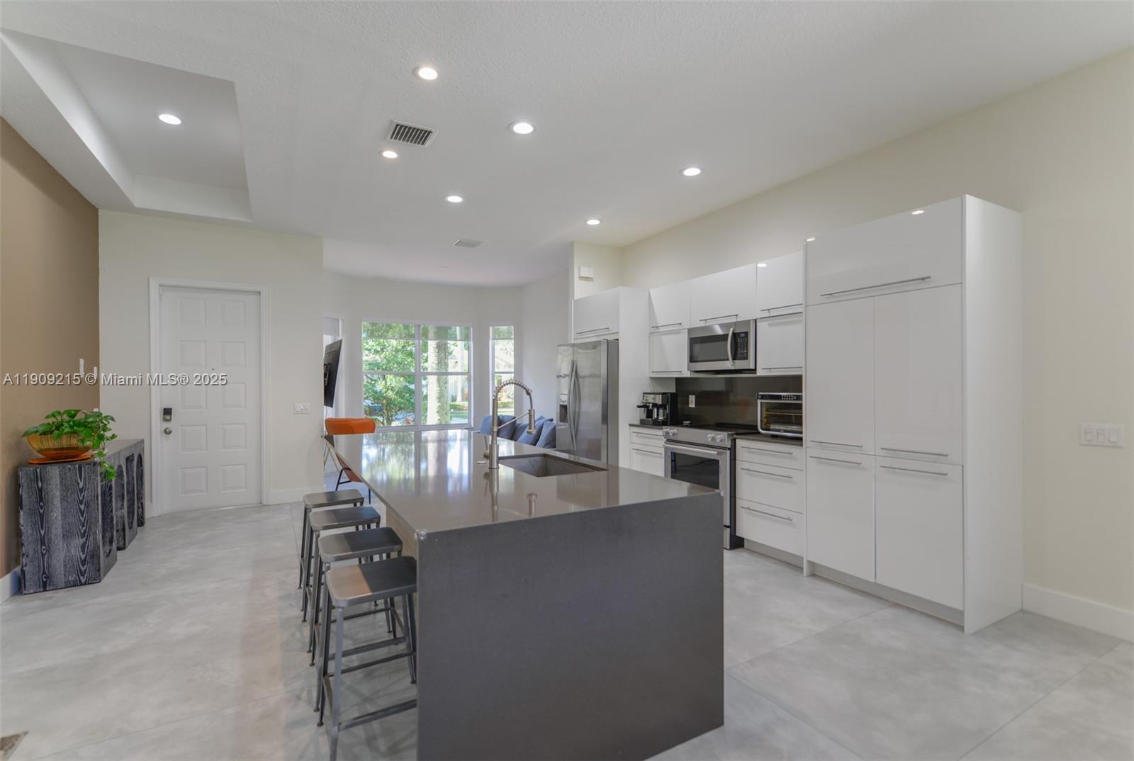 WESTON HILLS - Residential