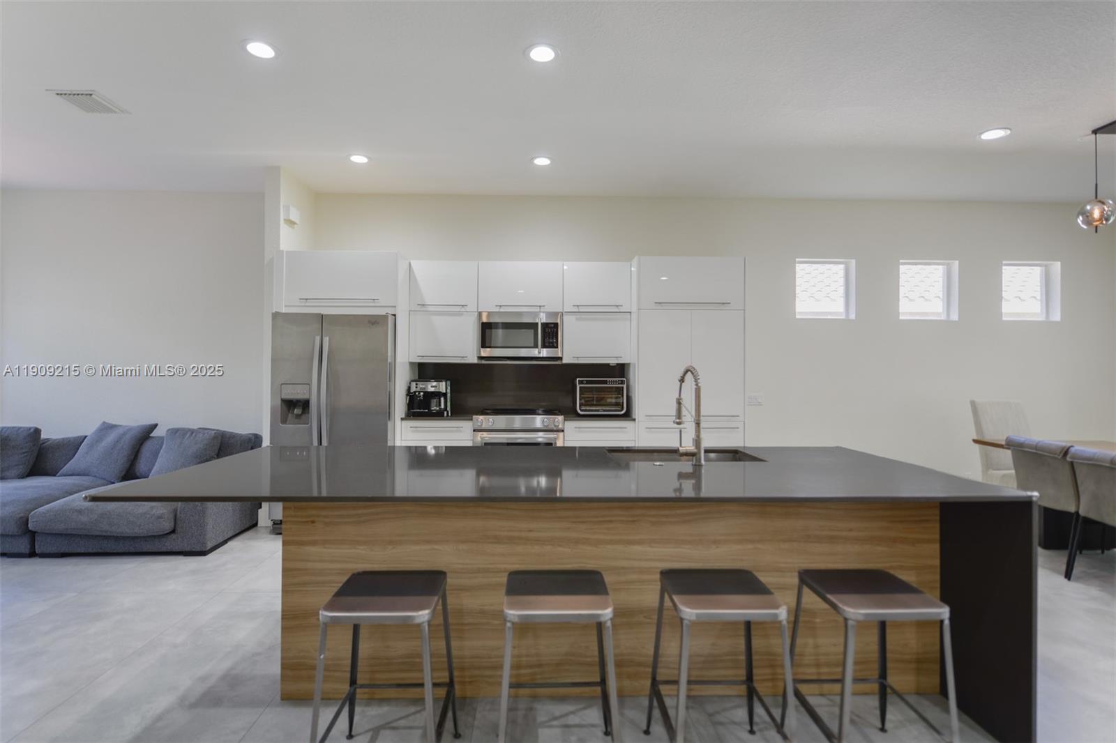 WESTON HILLS - Residential