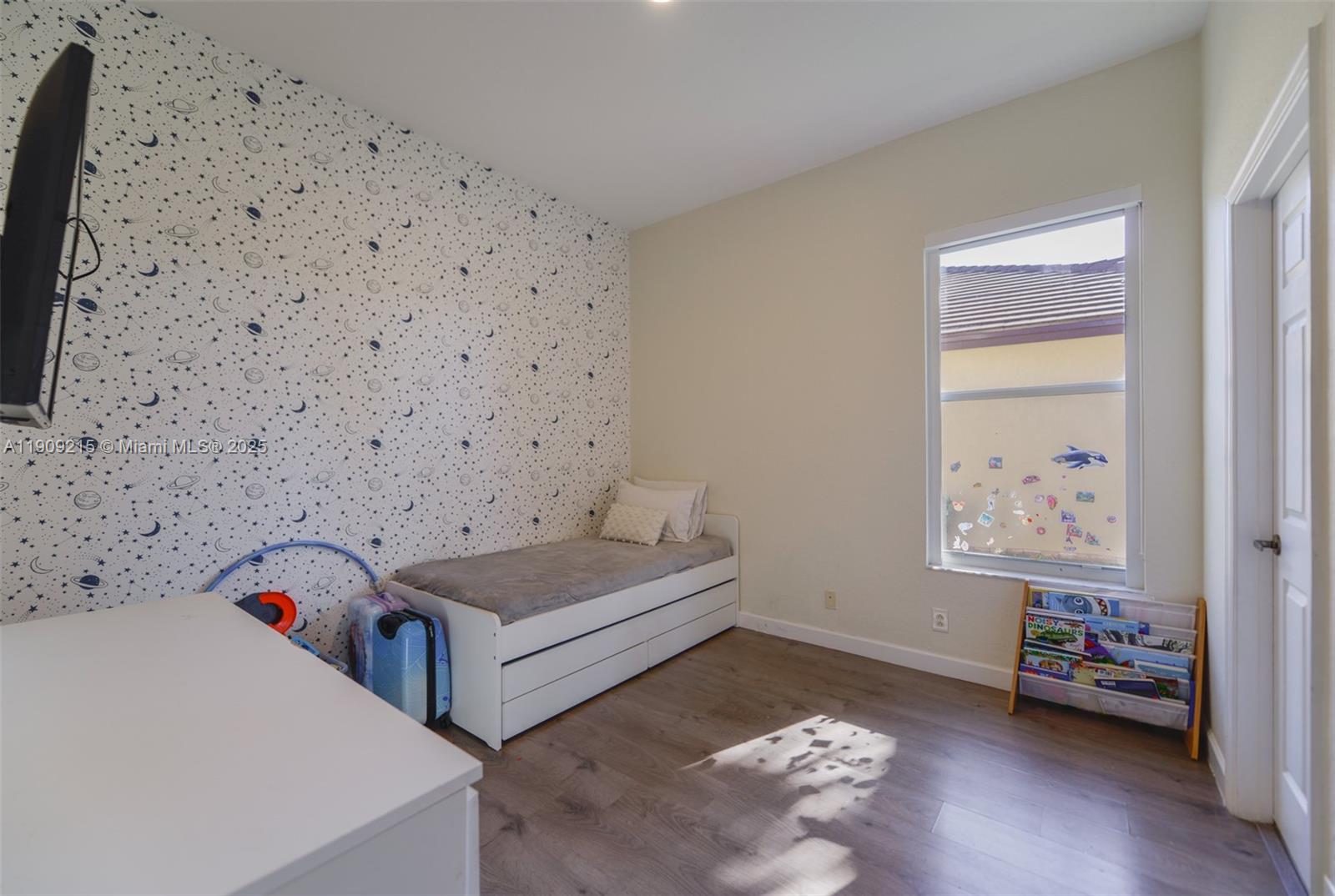 WESTON HILLS - Residential