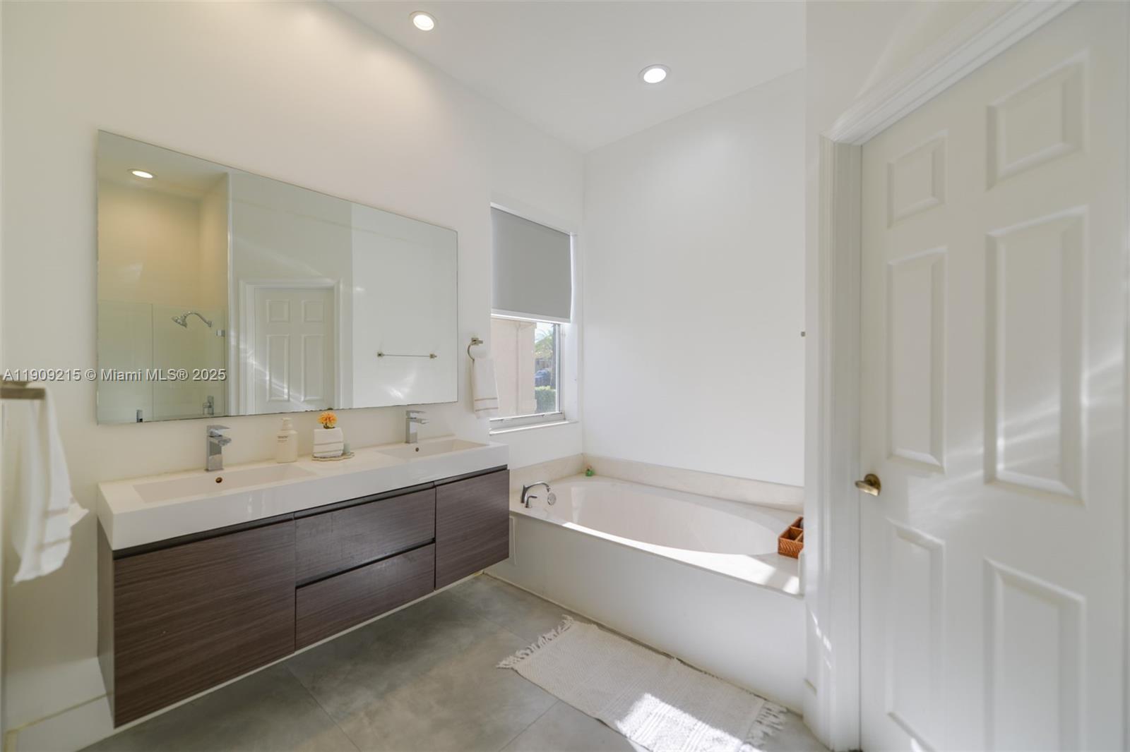 WESTON HILLS - Residential