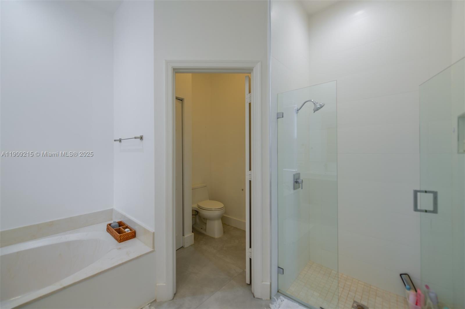 WESTON HILLS - Residential