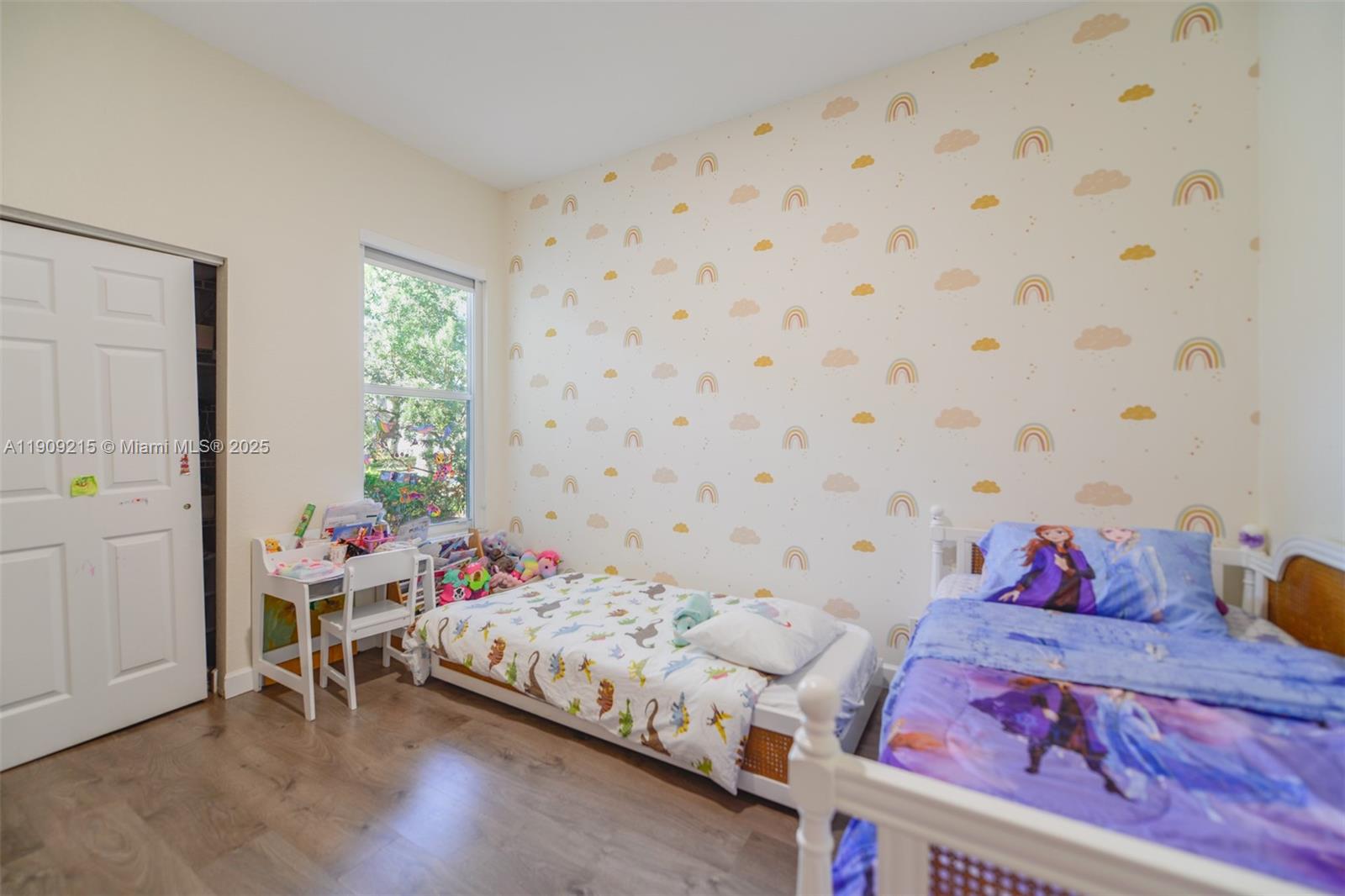 WESTON HILLS - Residential