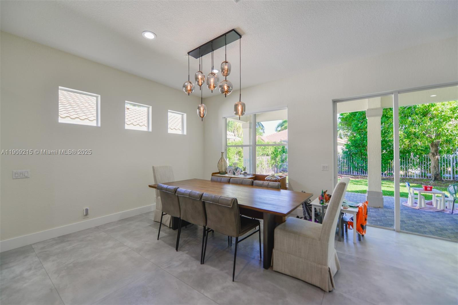 WESTON HILLS - Residential