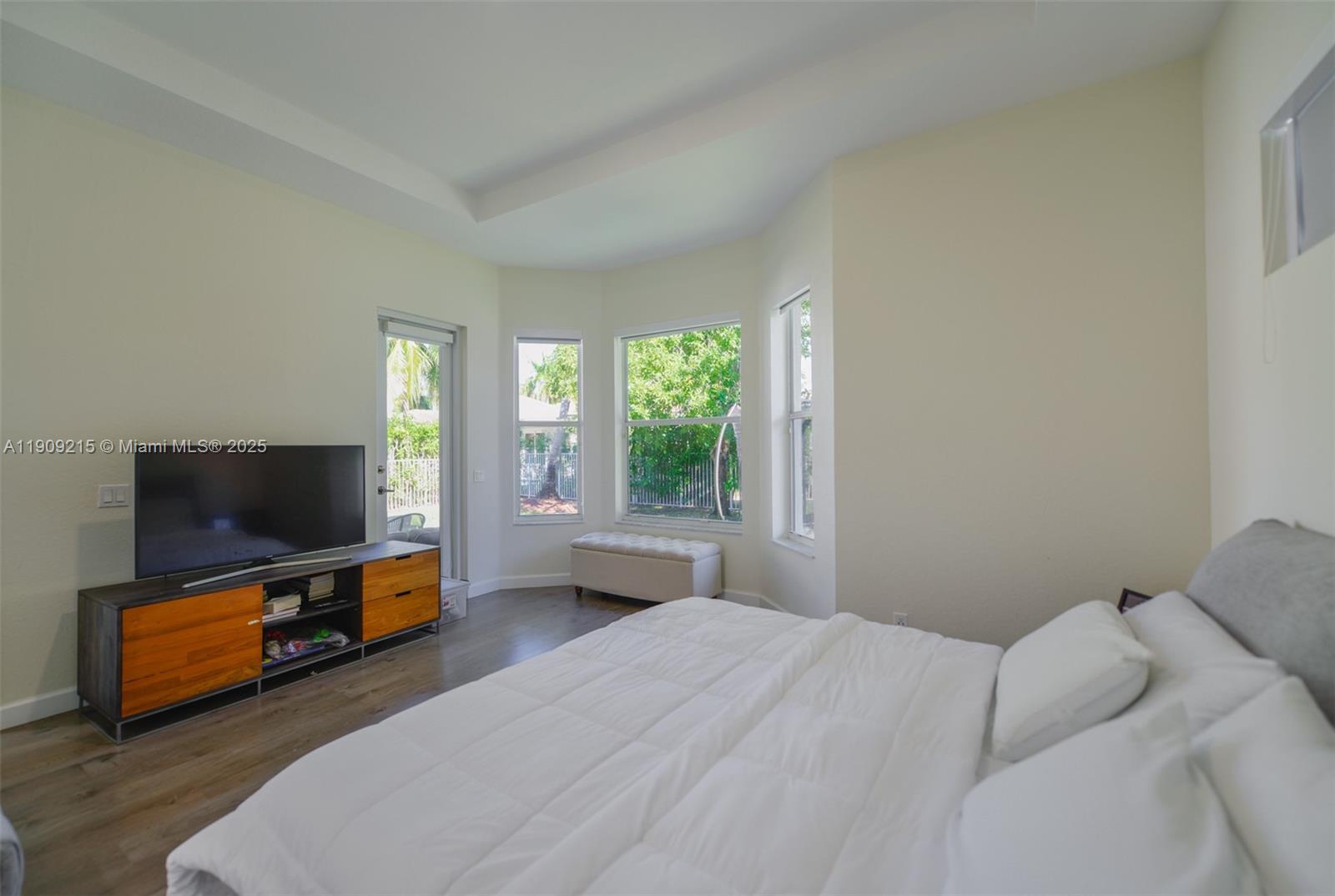 WESTON HILLS - Residential