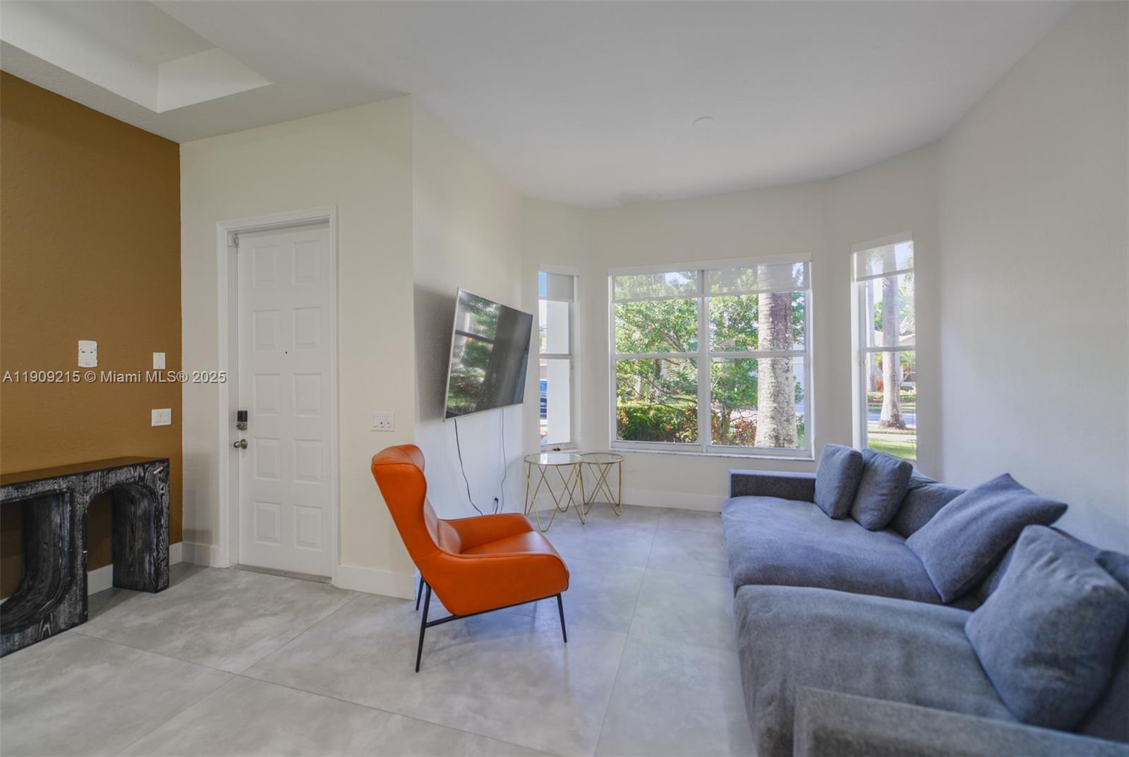 WESTON HILLS - Residential