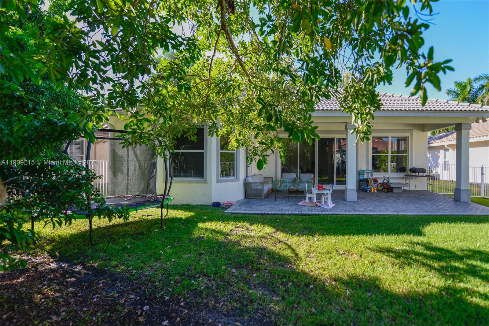 WESTON HILLS - Residential