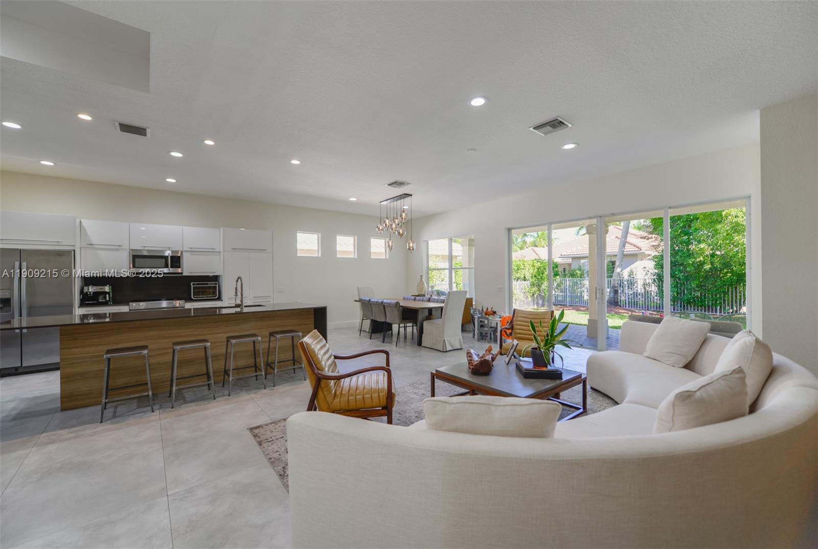 WESTON HILLS - Residential