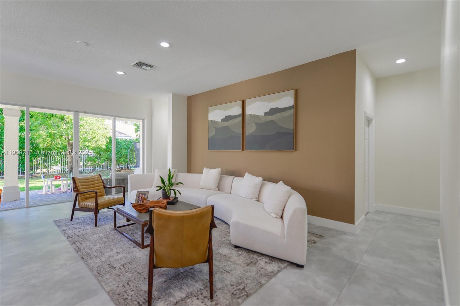 WESTON HILLS - Residential