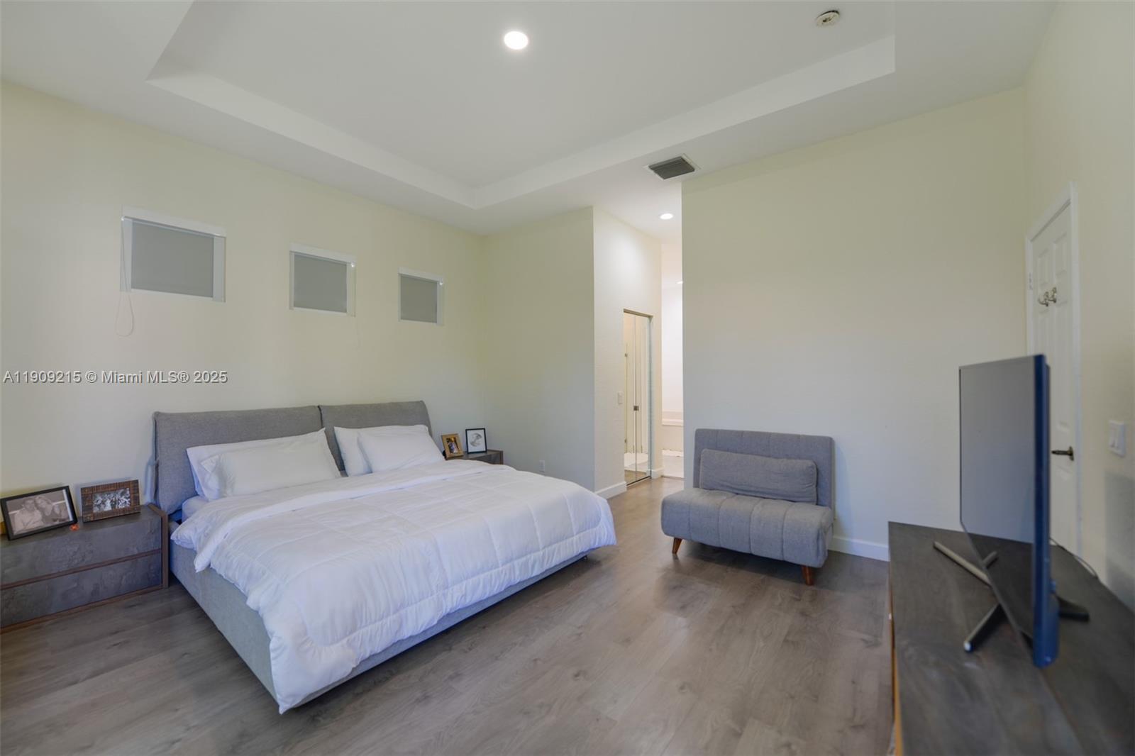 WESTON HILLS - Residential