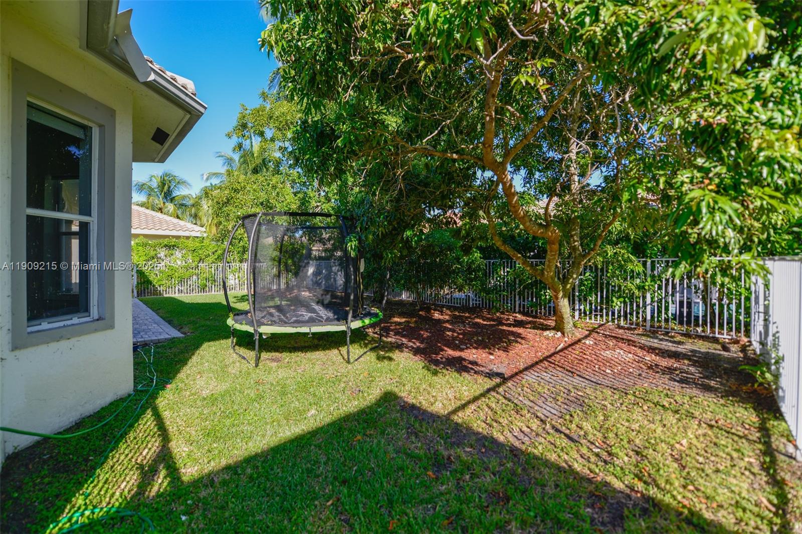 WESTON HILLS - Residential