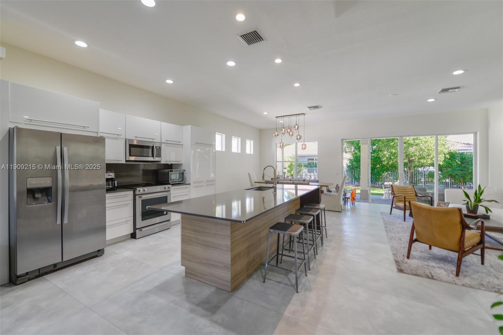 WESTON HILLS - Residential