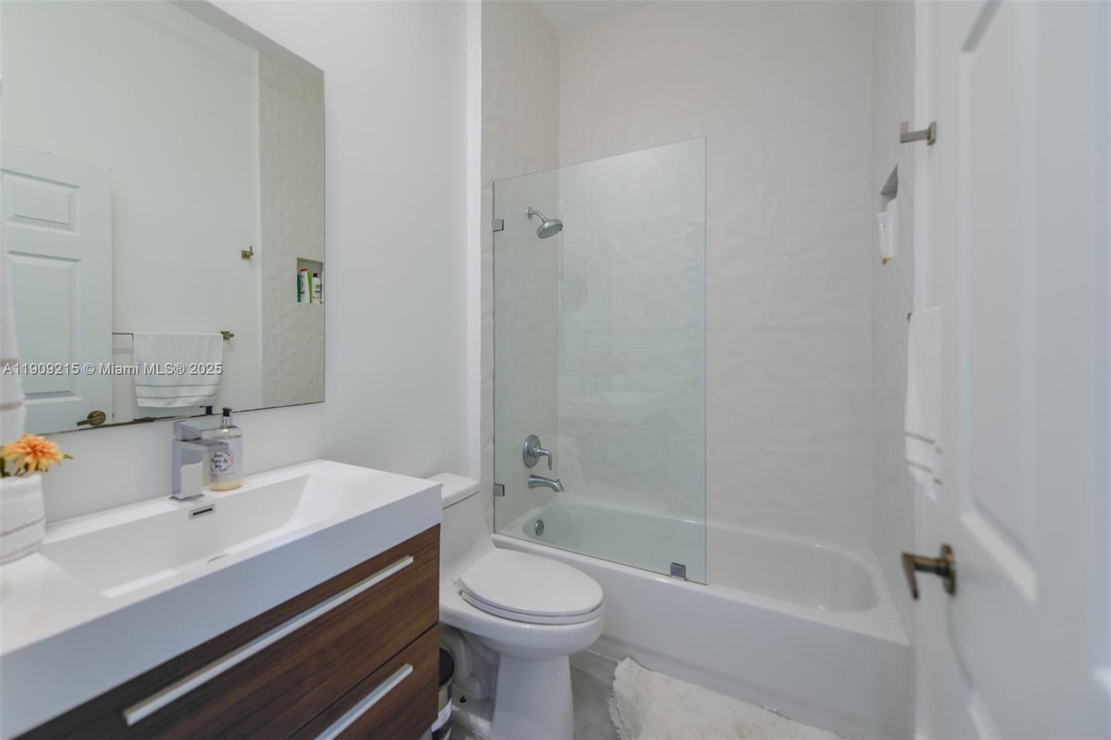 WESTON HILLS - Residential