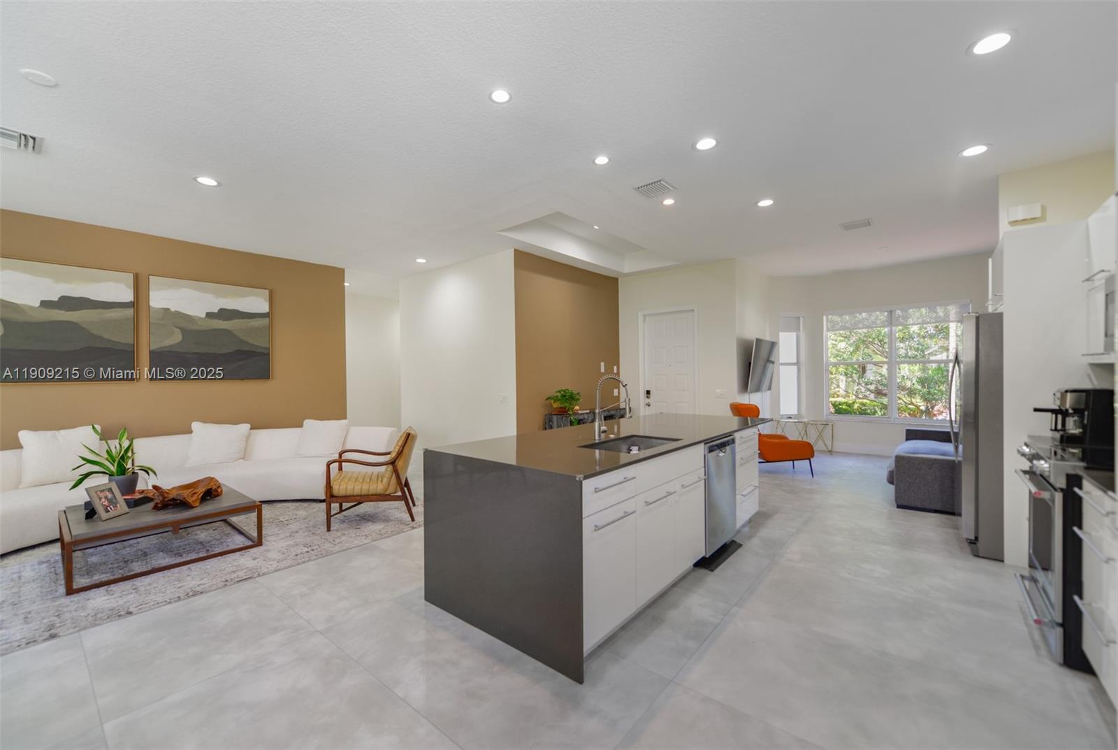 WESTON HILLS - Residential