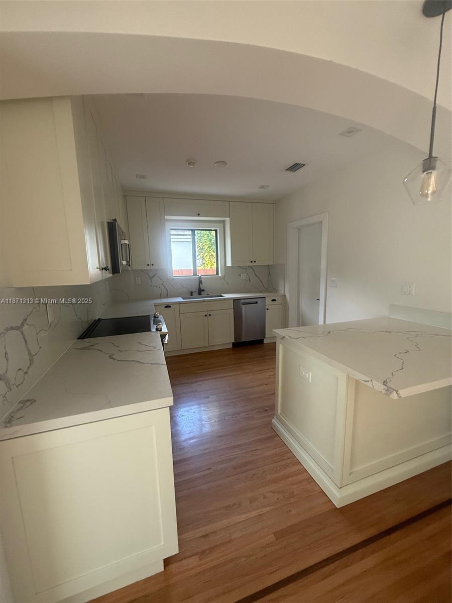 NEW BELLE MEADE - Residential