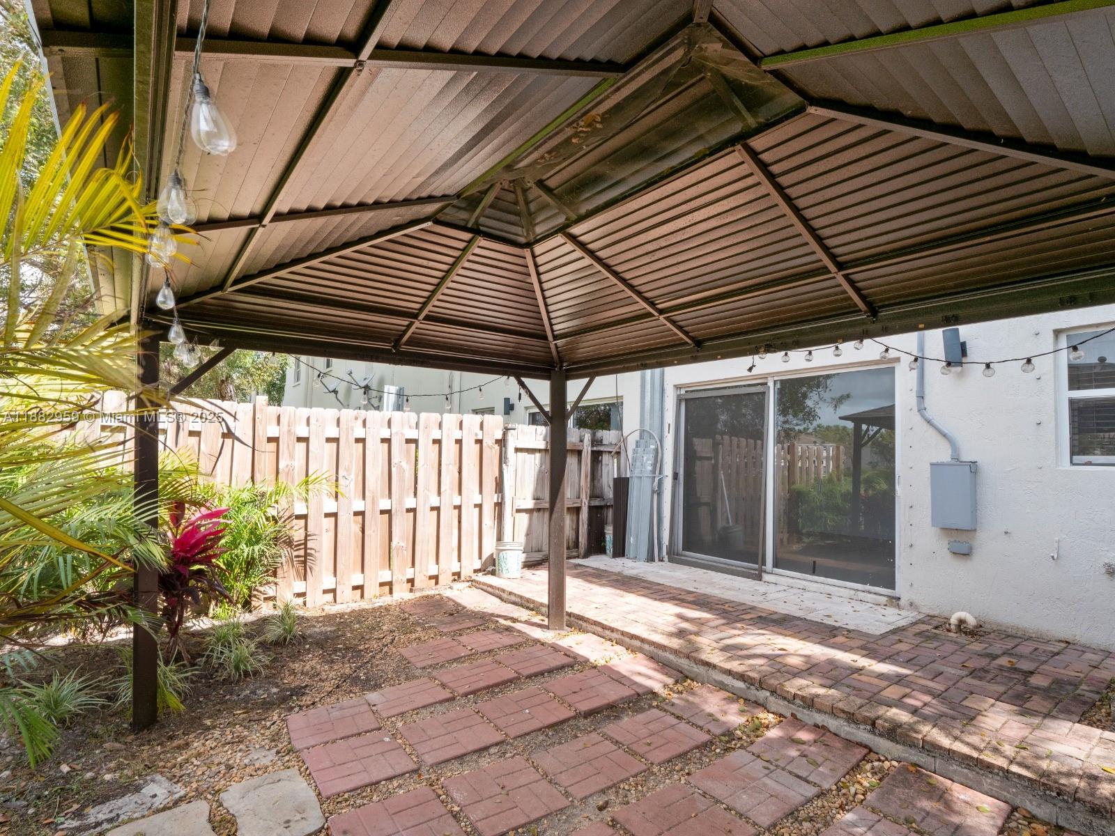 VENETIA GROVE - Residential