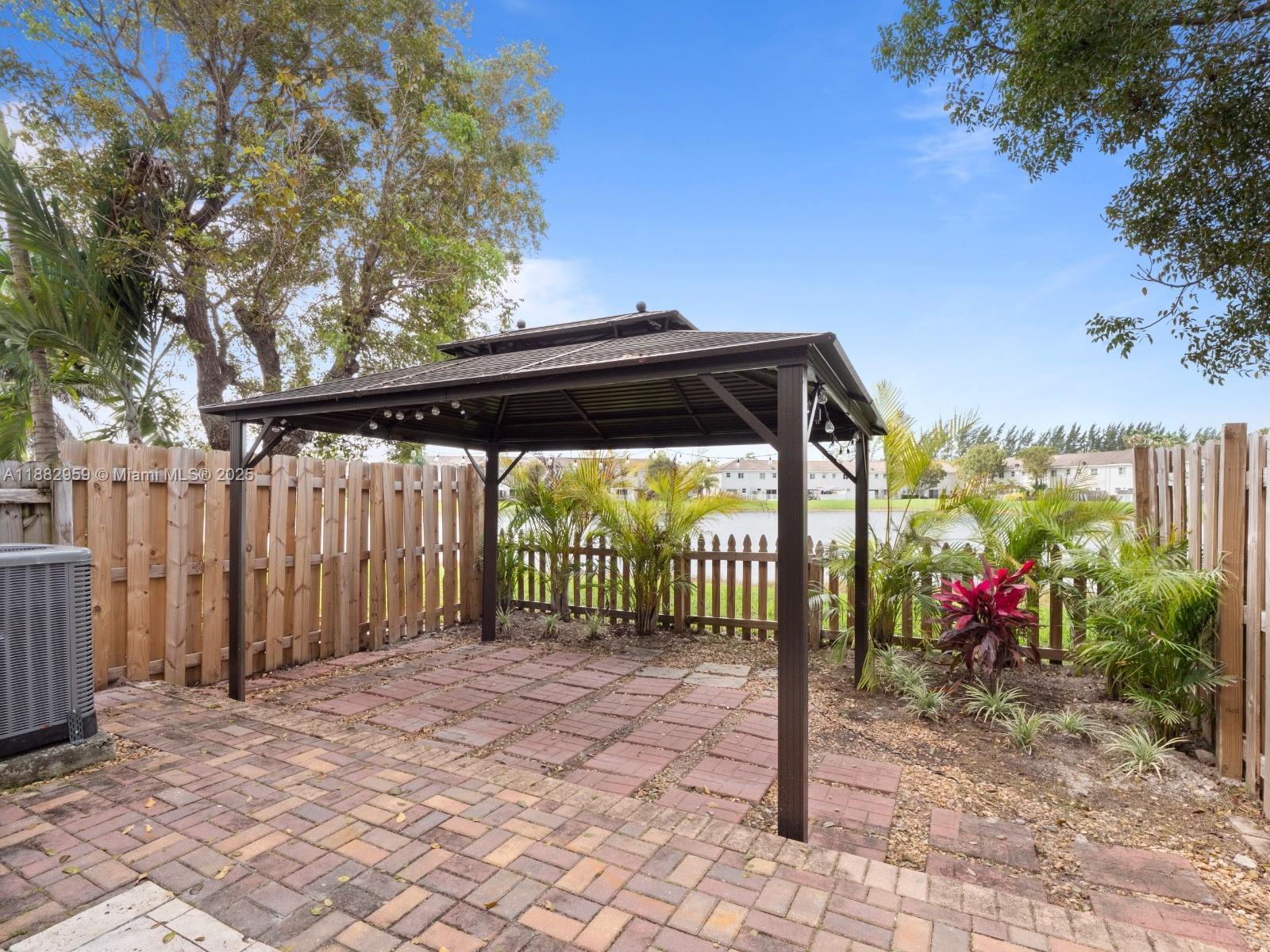 VENETIA GROVE - Residential