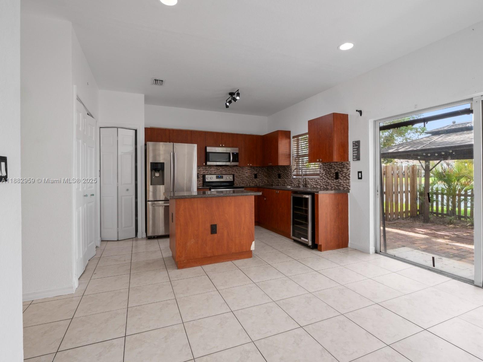 VENETIA GROVE - Residential