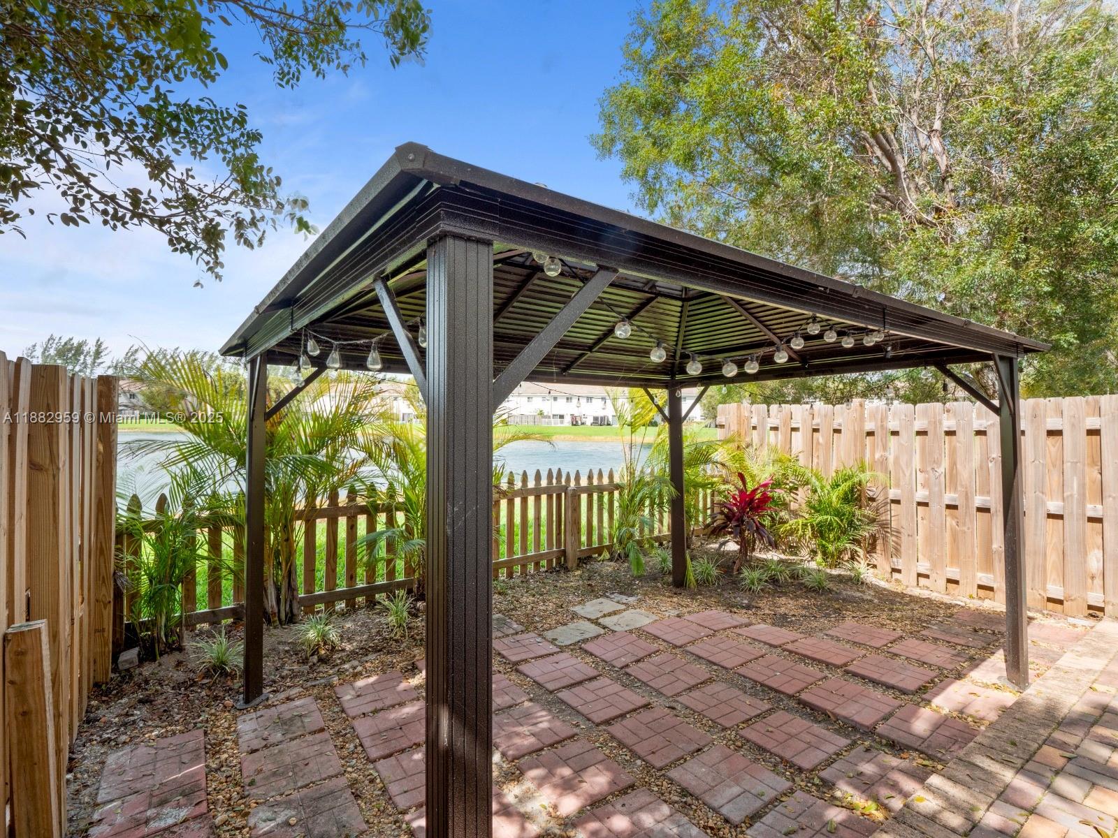 VENETIA GROVE - Residential