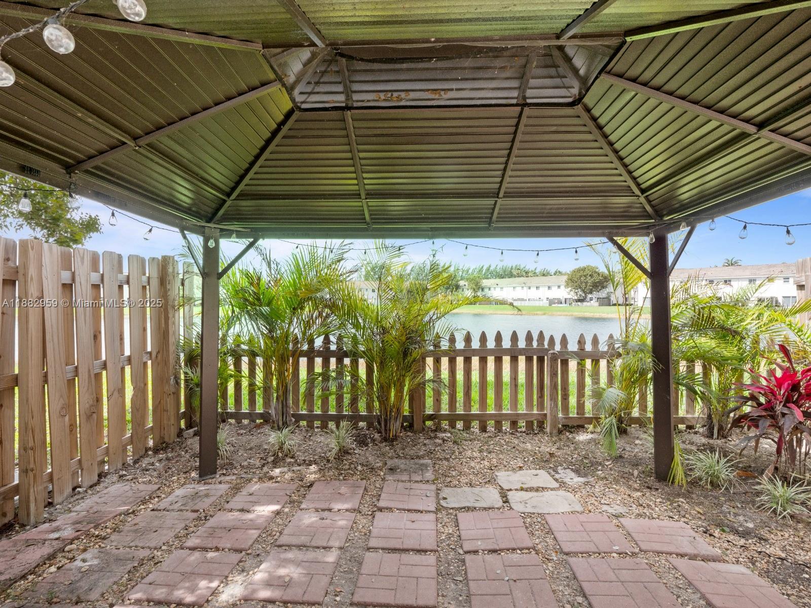 VENETIA GROVE - Residential