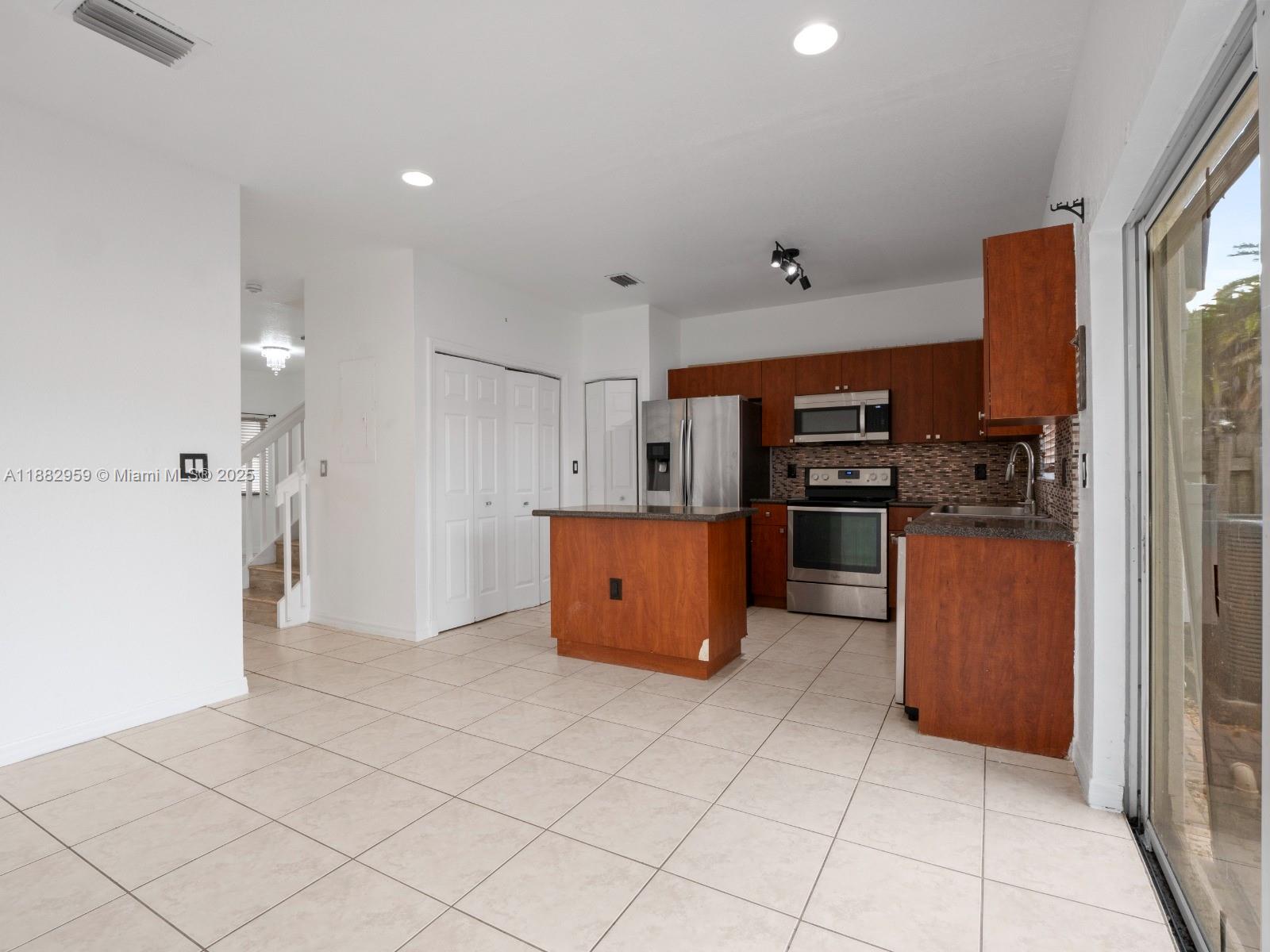 VENETIA GROVE - Residential