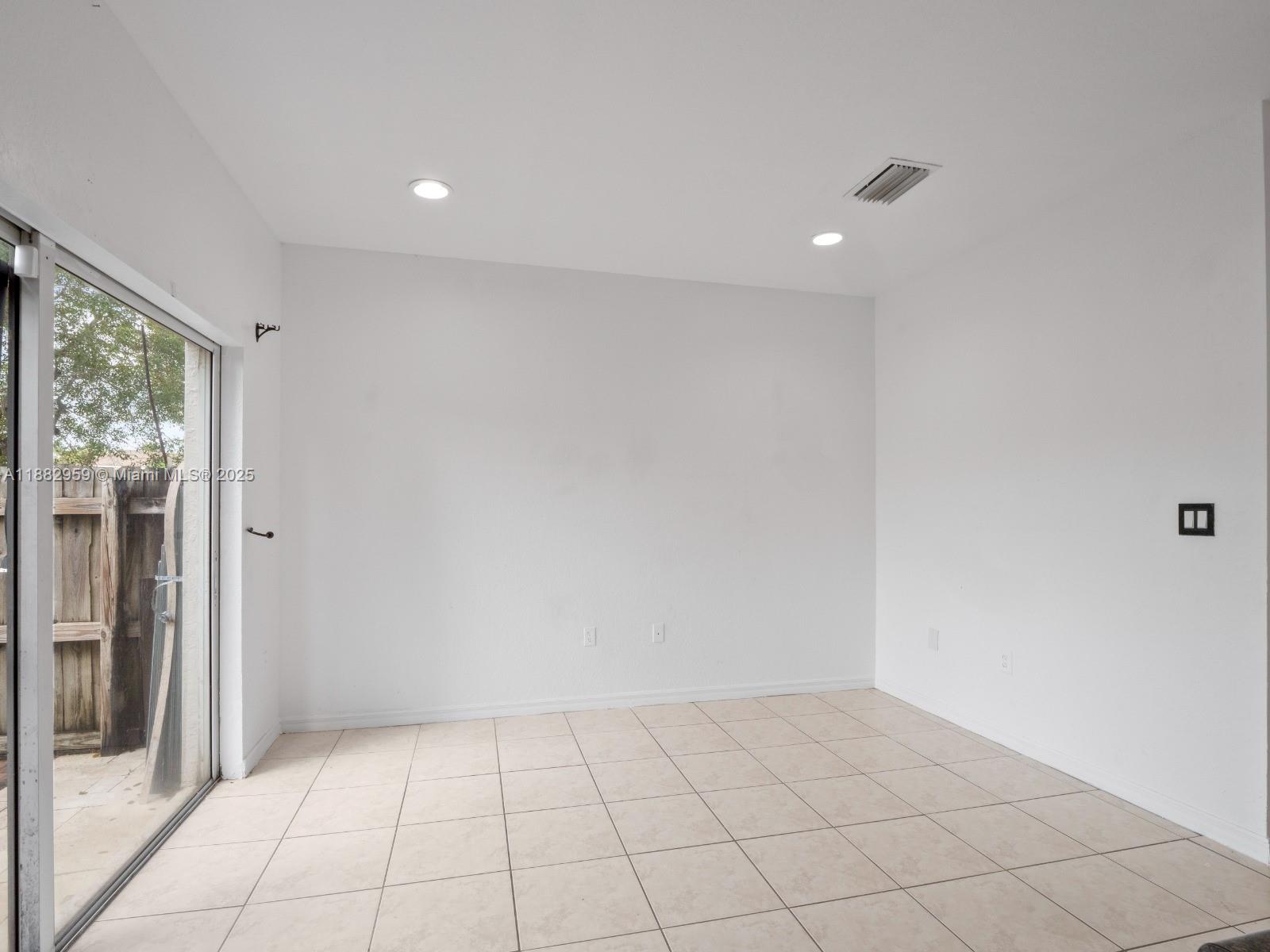 VENETIA GROVE - Residential