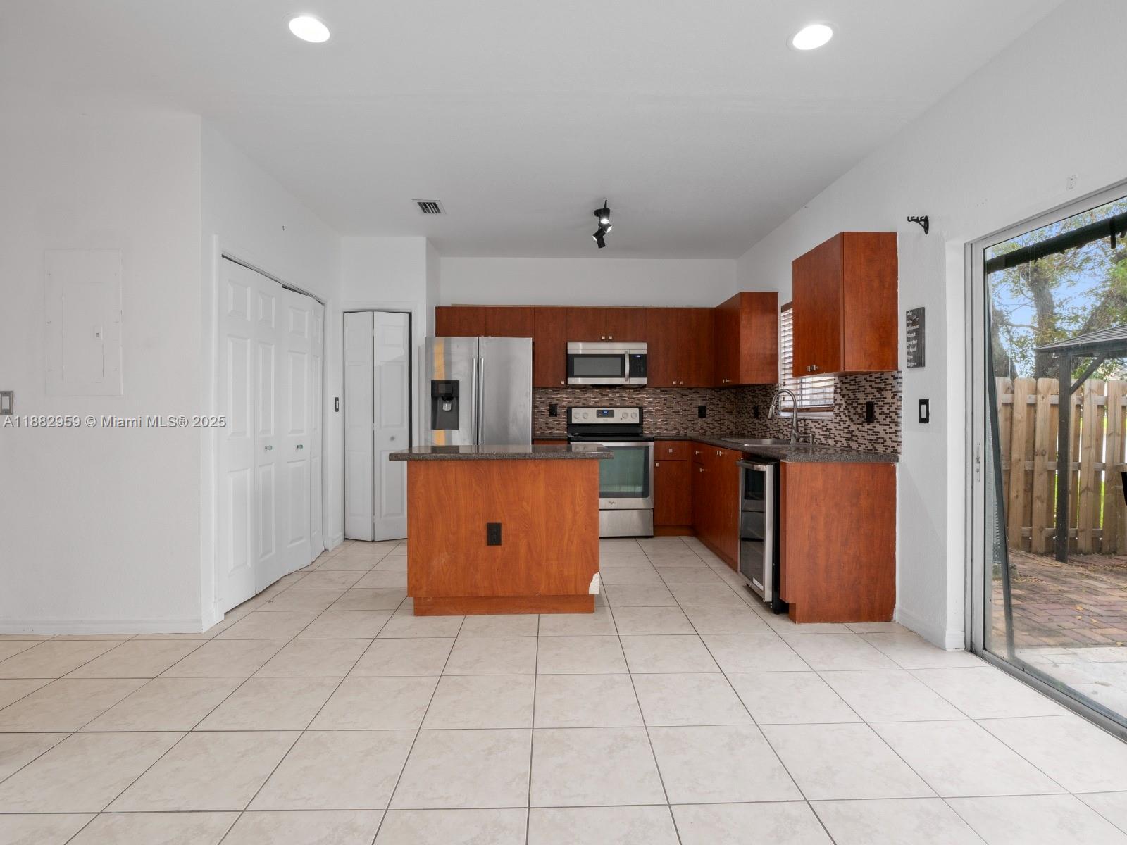 VENETIA GROVE - Residential