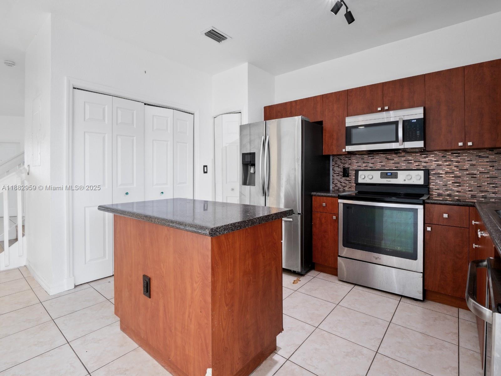 VENETIA GROVE - Residential