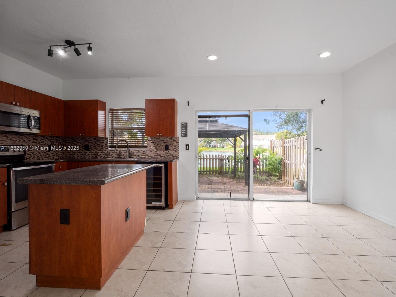 VENETIA GROVE - Residential