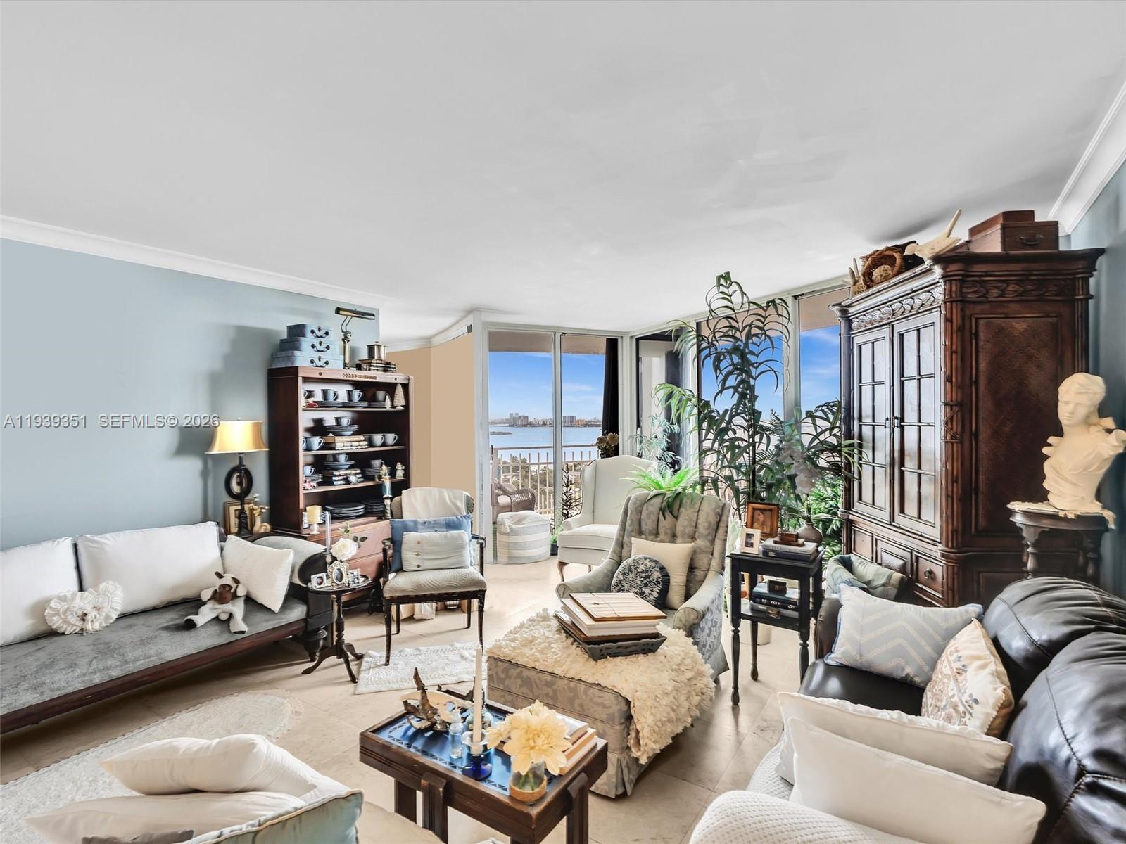 TOWERS OF QUAYSIDE CONDO - Residential