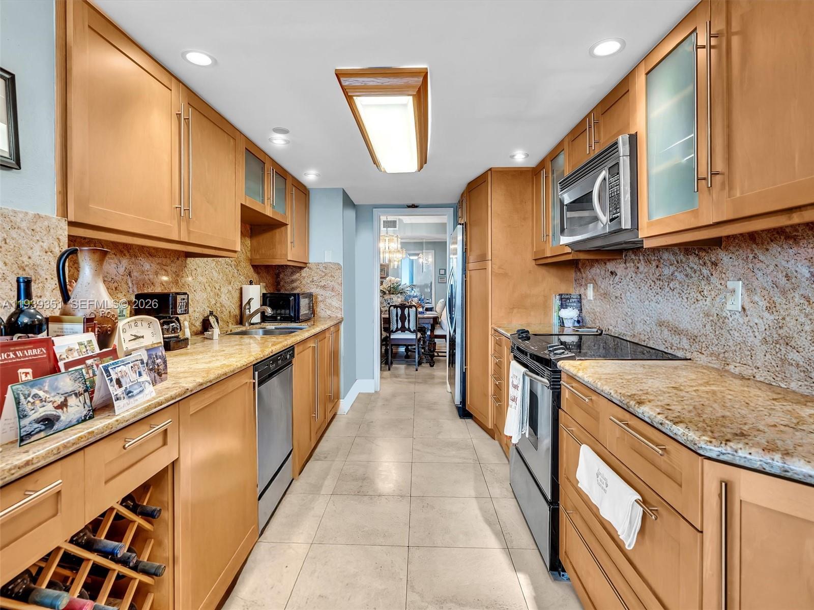 TOWERS OF QUAYSIDE CONDO - Residential