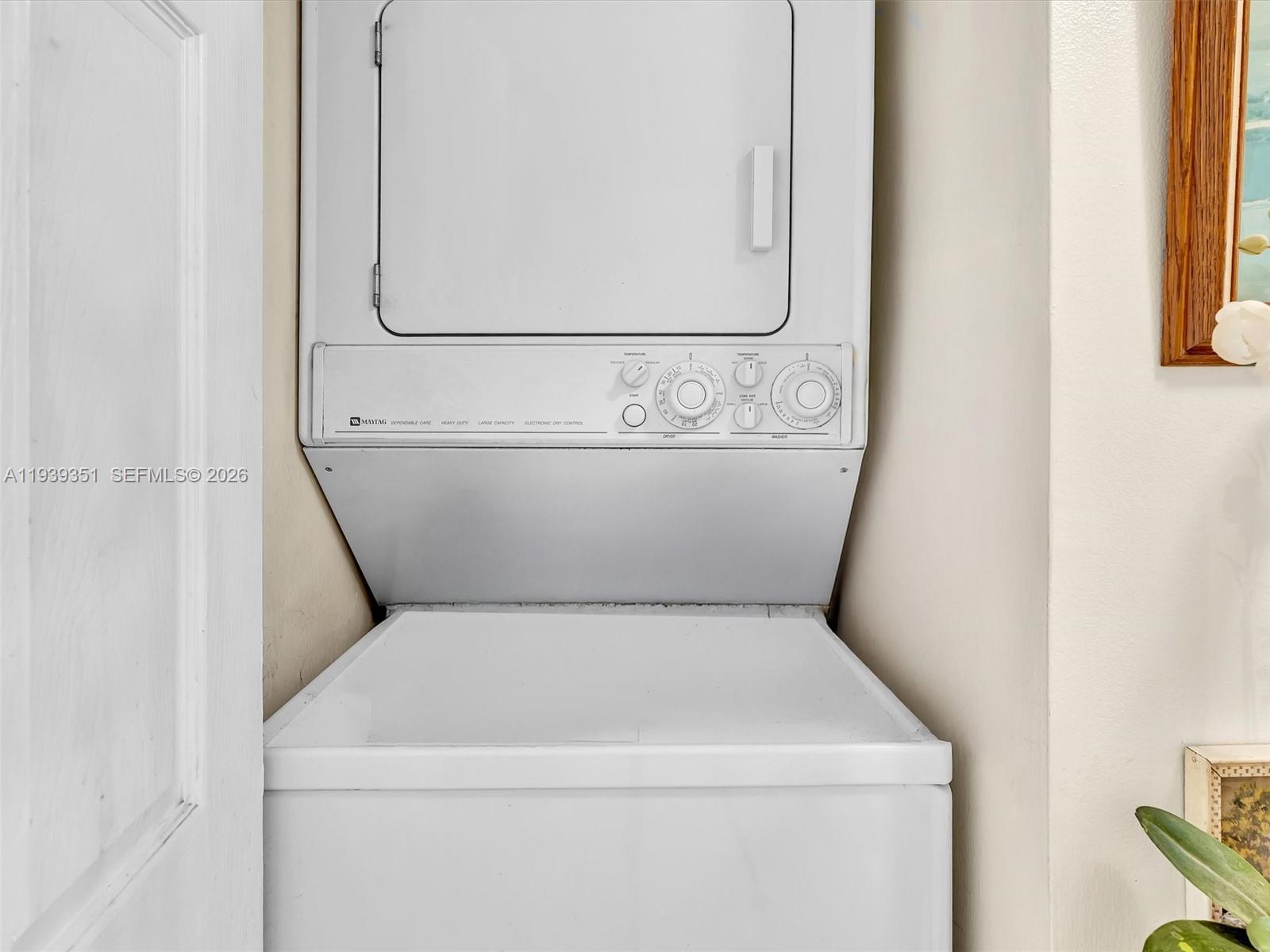 TOWERS OF QUAYSIDE CONDO - Residential