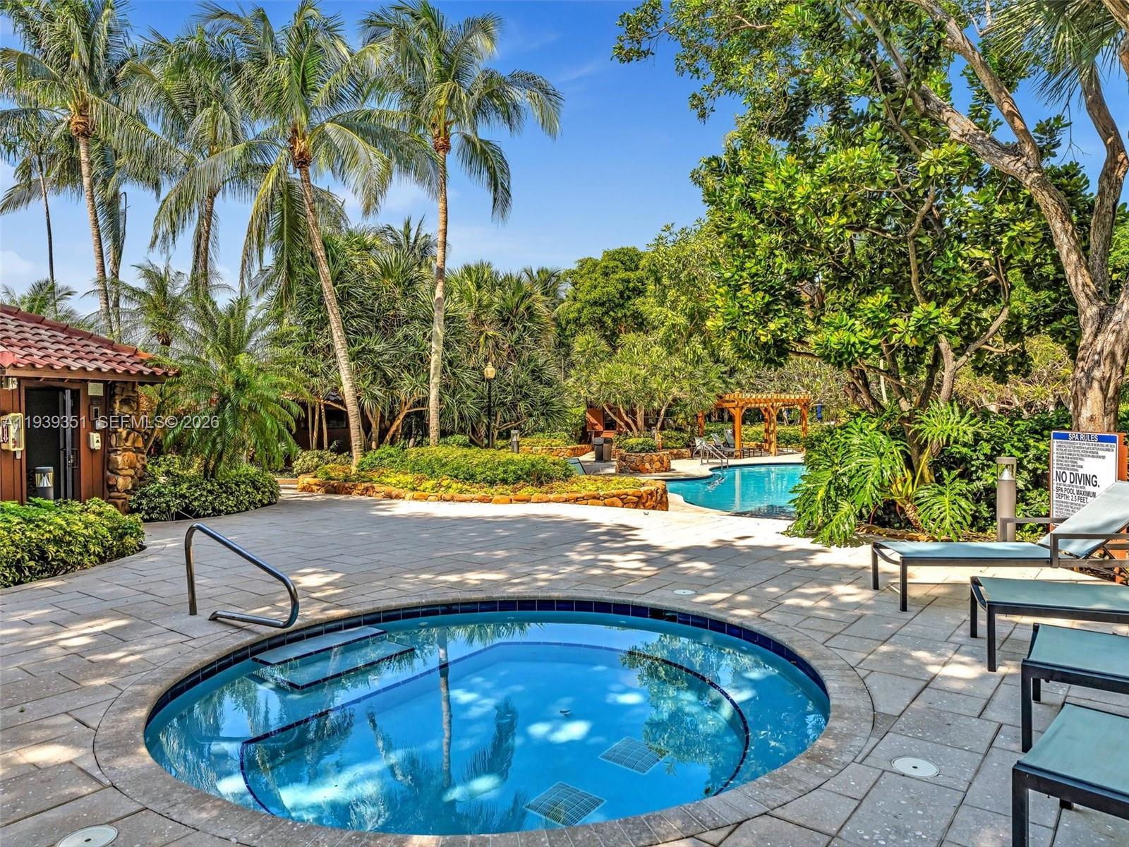 TOWERS OF QUAYSIDE CONDO - Residential