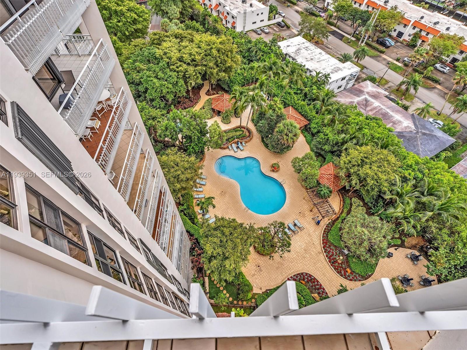 TOWERS OF QUAYSIDE CONDO - Residential