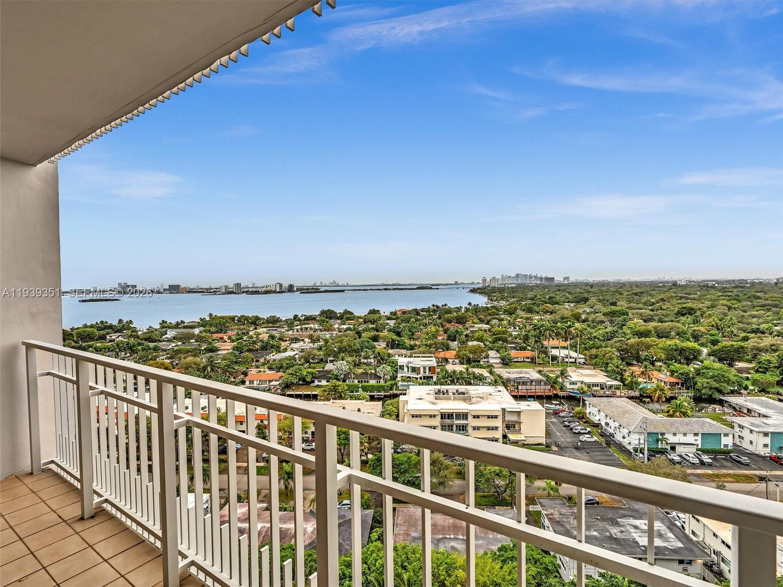 TOWERS OF QUAYSIDE CONDO - Residential