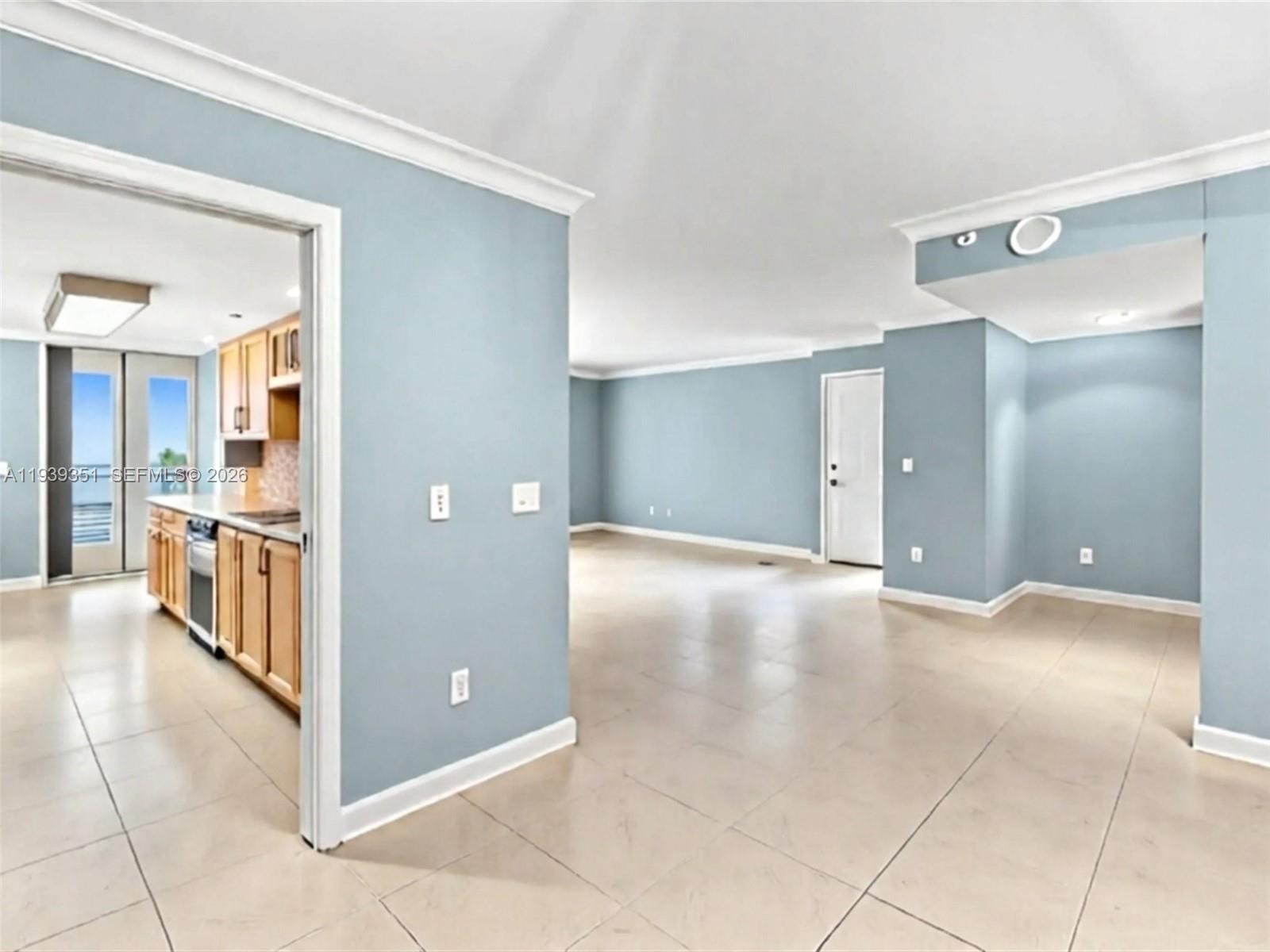 TOWERS OF QUAYSIDE CONDO - Residential