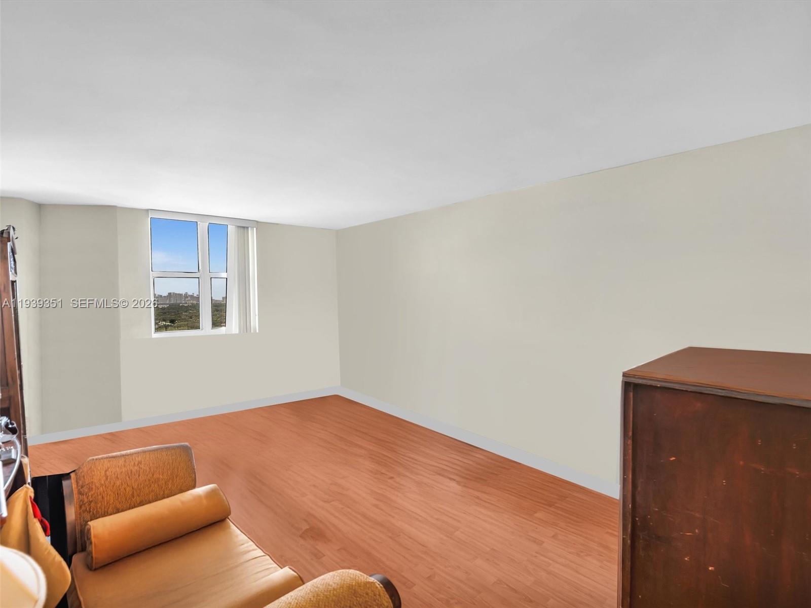 TOWERS OF QUAYSIDE CONDO - Residential