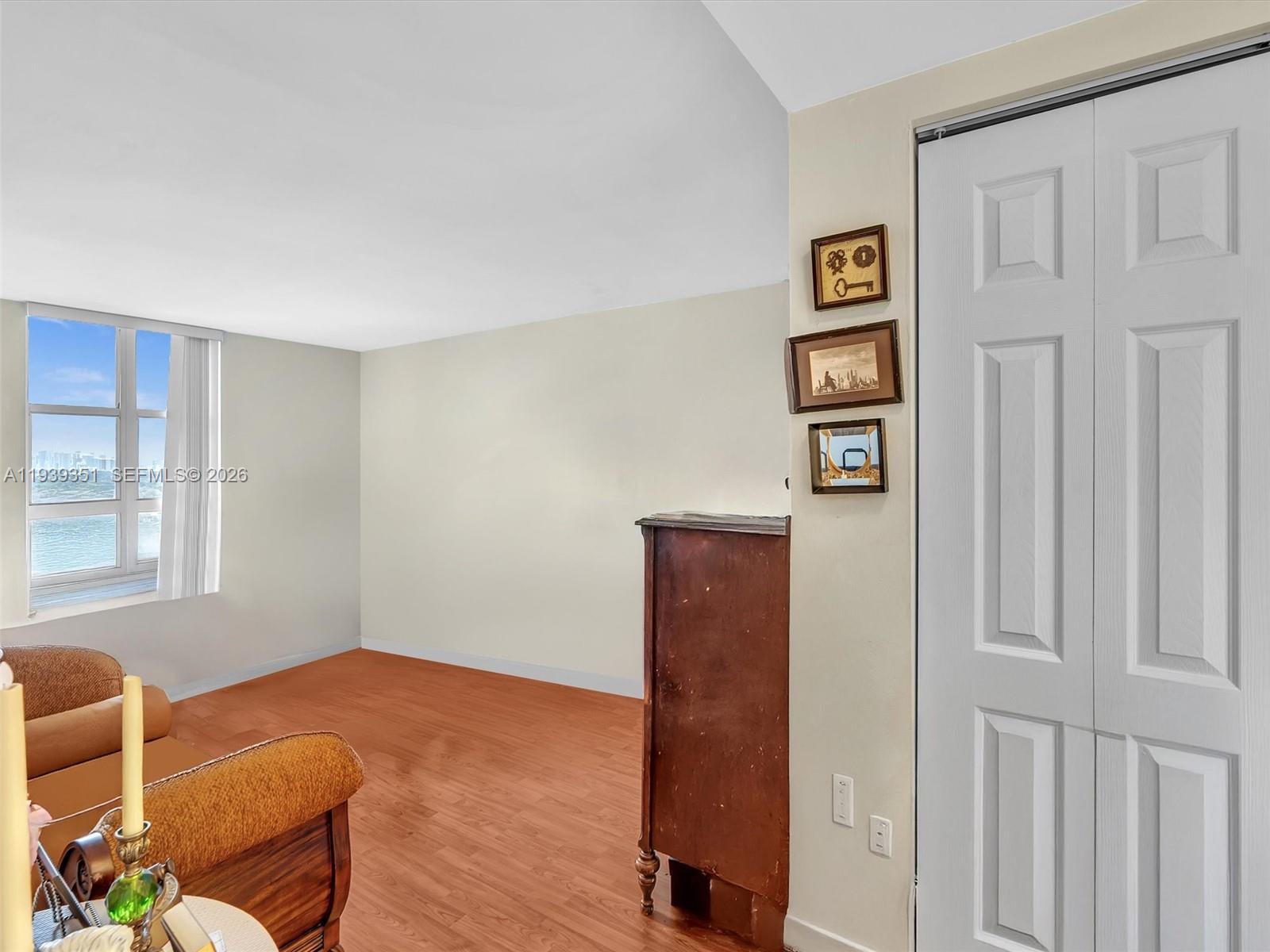 TOWERS OF QUAYSIDE CONDO - Residential